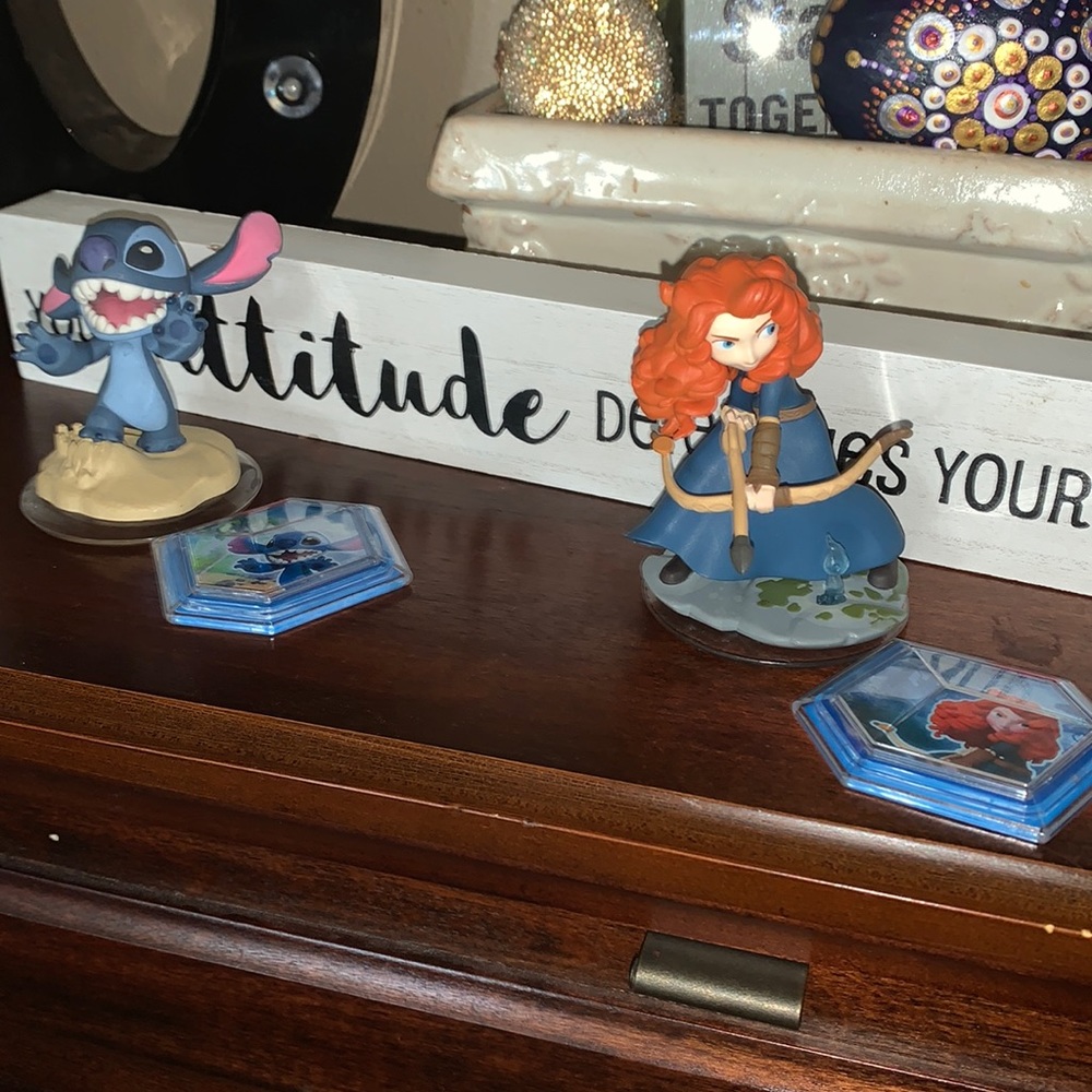 DIsney Infinity 2.0 Merida & Stitch w power discs Video Game Pieces EUC